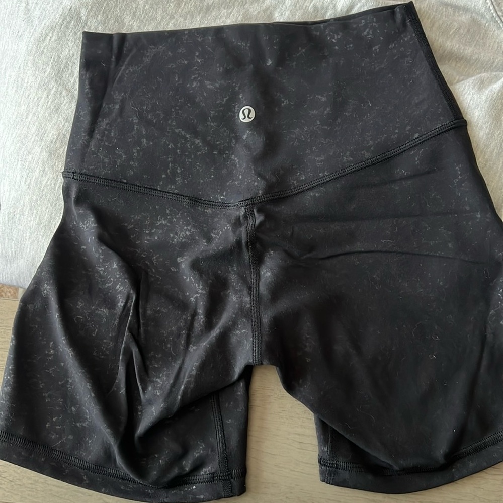 Like now barley worn Lululemon aligns 6in inseam